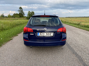 OPEL ASTRA SPORTS TOURER (2 foto / 11)