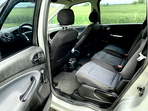 Ford Galaxy (8 фото из 10)