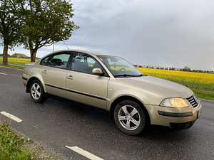 VOLKSWAGEN PASSAT (6 foto / 10)