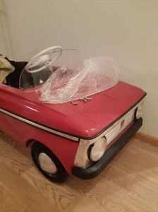 Moskvich laste pedaalauto uus esiklaas kinnitustega (1 foto / 3)