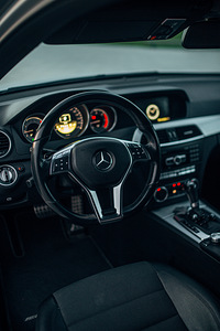 MERCEDES-BENZ C220 2011 (9 foto / 15)