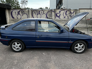 Авто Ford Escort (3 фото из 4)