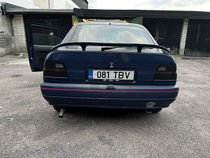 Авто Ford Escort (4 фото из 4)