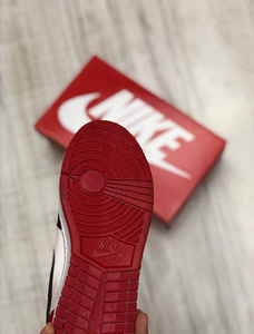 Nike tossud jordan high retro 1 punane (4 foto / 5)