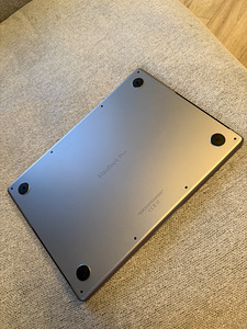 Macbook Pro 14' 2022, M1 (2 фото из 3)