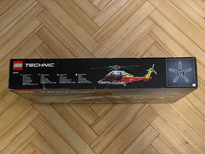 LEGO Technic 42145 Airbus H175 Rescue Helicopter (5 foto / 10)