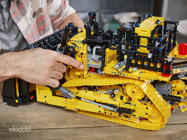 Lego Technic 42131 CAT D11 Bulldozer Лего Техник (фото #8)