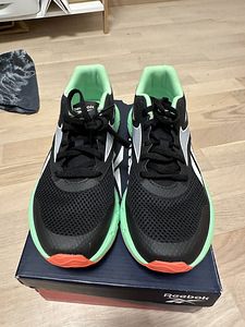 Reebok running shoes (2 foto / 2)