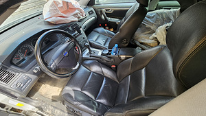 Volvo s60 2.4d5 136kw automaat varuosad ühest autost (5 foto / 5)