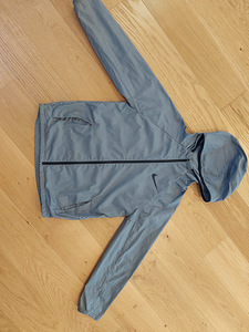 Nike jakk 137-147 (1 foto / 3)