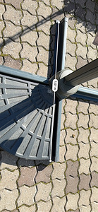Kasutatud aia päikese- ja vihmavari (DELUXE SQUARE) (4 foto / 9)