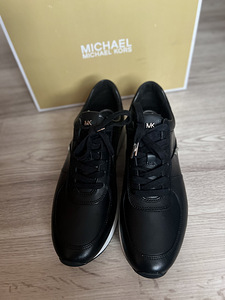 Uued! Michael Kors vabaajajalatsid (2 foto / 5)