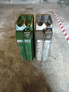Annan ära sümboolse karastava joogi eest 3 kanistrit. (1 foto / 1)