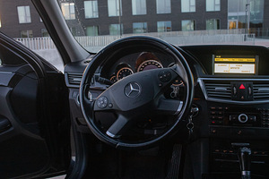 Mercedes-Benz E 220 AVANTGARDE 2010 (4 foto / 5)
