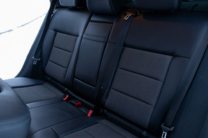 Mercedes-Benz E 220 AVANTGARDE 2010 (8 foto / 8)