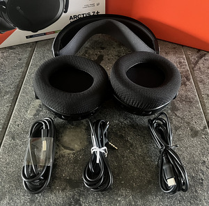 Гарнитура SteelSeries Arctis 7+ Wirelesss Headset PC/PS4/PS5/switch (2 фото из 8)