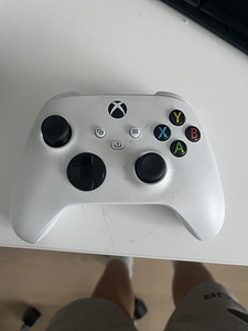 Xbox series s (2 foto / 4)