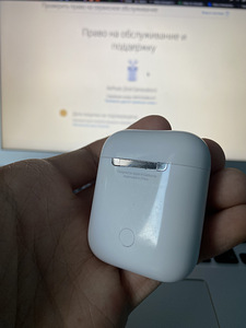 Airpods (2 фото из 3)