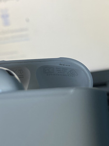 Airpods (3 фото из 3)