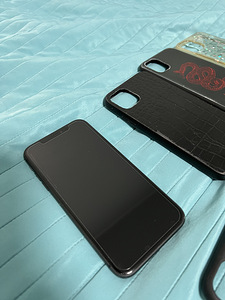 iPhone 11 64гб (3 фото из 4)