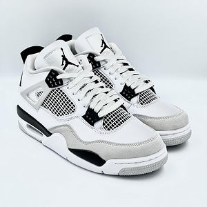 Jordan 4 Retro Military Black (1 foto / 4)