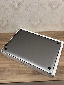 Macbook pro 2018 250gb i7 (4 foto / 9)