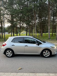 Toyota Auris 2011год 1.4д мануал 6 ступ. (6 фото из 15)