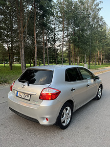 Toyota Auris 2011год 1.4д мануал 6 ступ. (7 фото из 15)