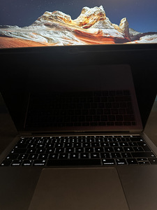 MacBook Air 13.3" 2019 (4 foto / 7)