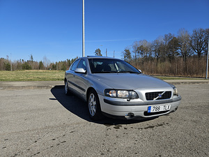 Volvo S60 (2 фото из 12)