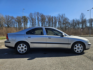 Volvo S60 (3 фото из 12)