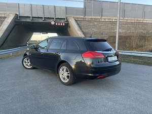 Opel Insignia (7 фото из 12)