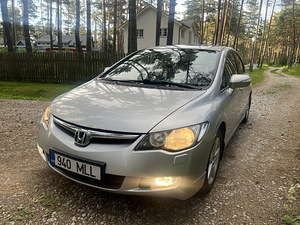 Honda Civic 1.8 benzin (1 foto / 11)