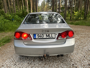 Honda Civic 1.8 benzin (6 foto / 11)