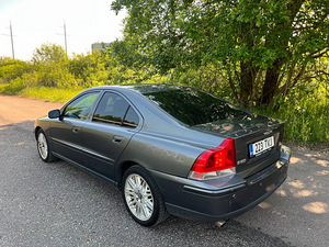 Volvo S60 Momentum 2.4 D5 120kw (4 foto / 10)