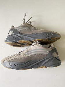 Adidas yeezy 700 v2 tephra (1 foto / 4)