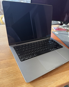 MacBook Pro 14” (2021) M1 Max / 32GB RAM (1 foto / 5)