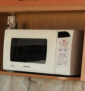 Холодильник Indesit (3 фото из 3)