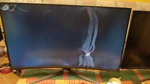 32" monitor 2x (3 foto / 6)