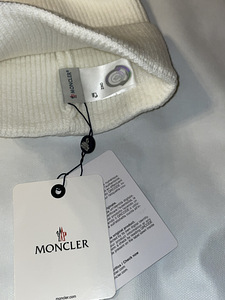 Valge Moncler müts (2 foto / 3)