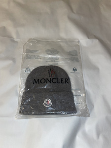Hall Moncler müts (6 foto / 6)