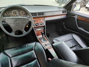 Mercedes-Benz 320 CE (10 foto / 15)