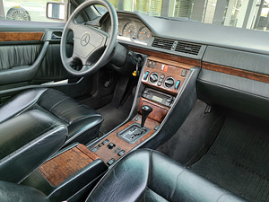 Mercedes-Benz 320 CE (11 foto / 15)