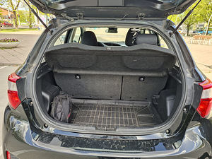 Toyota Yaris (8 foto / 9)