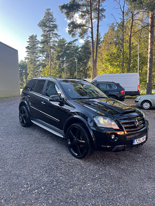 Mercedes Benz (1 фото из 7)