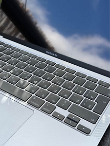 Macbook Air 2020 M1 Space Gray (5 foto / 8)