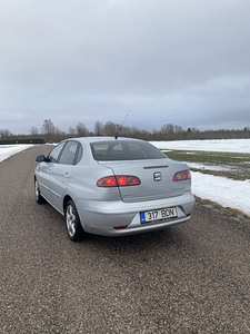 Seat Cordoba (4 foto / 5)