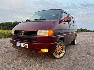 VW MULTIVAN (4 foto / 14)
