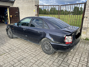 Tagumine parem esituli AUDI A4 B5 (4 foto / 7)