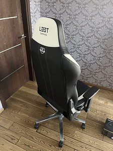 Mänguritool L33T E-SPORT PRO ULTIMATE XXL (2 foto / 3)